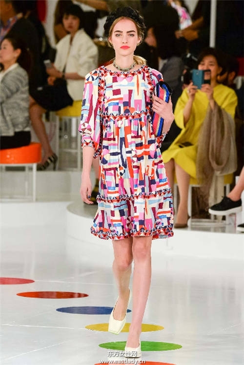 2016年春夏女裝發(fā)布 以度假風(fēng)為主題