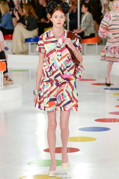 2016年春夏女裝發(fā)布 以度假風(fēng)為主題