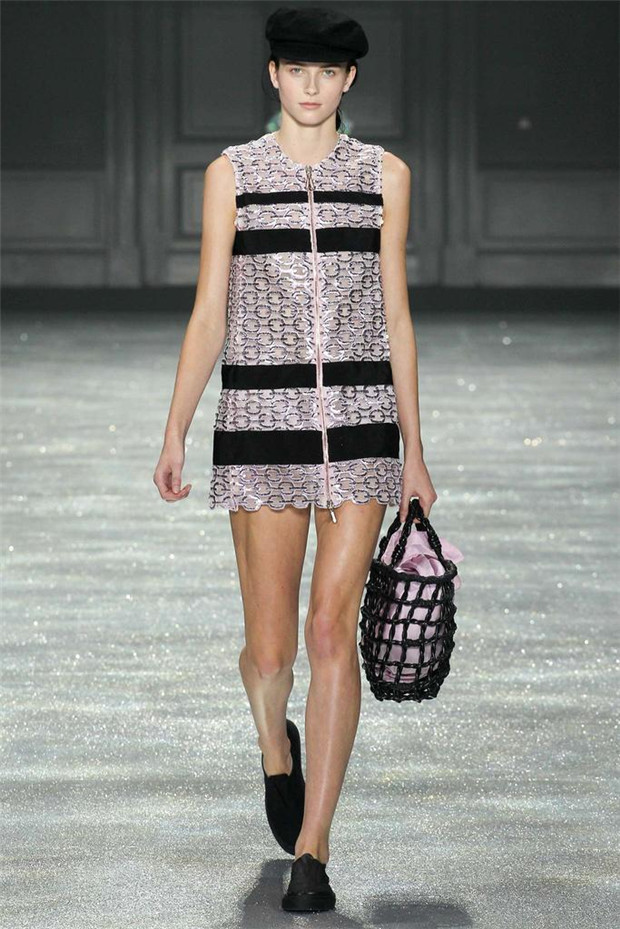 Moncler Gamme Rouge 2015春夏女裝流行發(fā)布