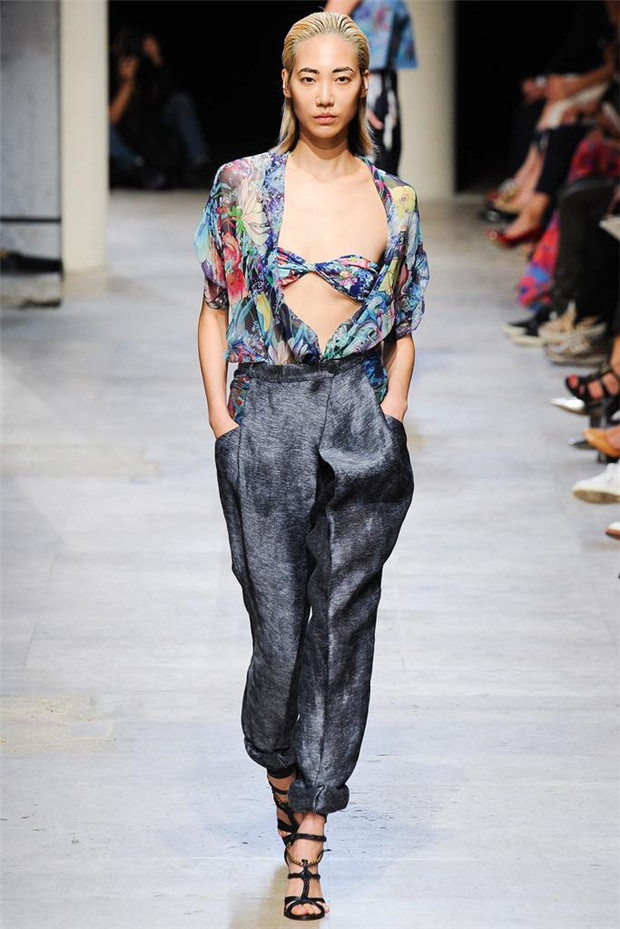 Leonard 2015春夏女裝流行發(fā)布