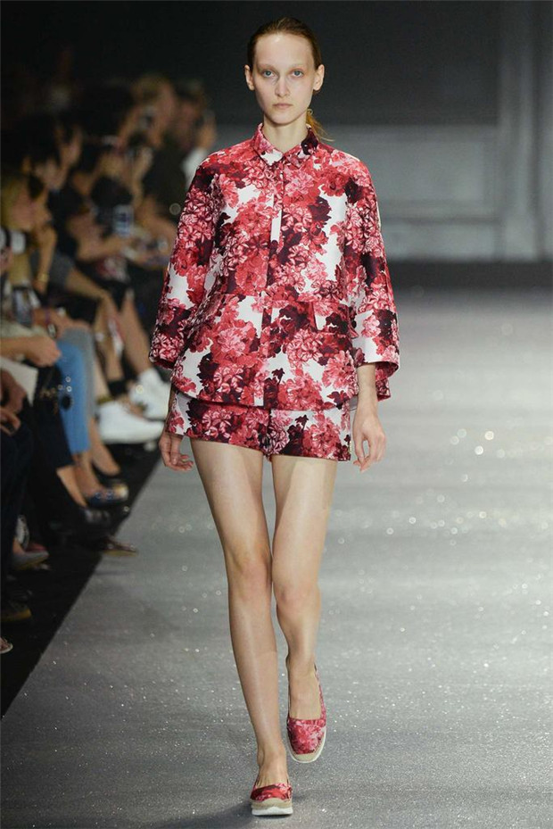 Moncler Gamme Rouge 2015春夏女裝流行發(fā)布