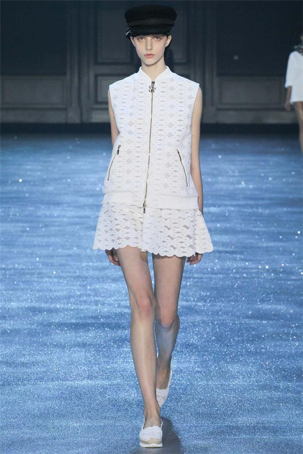 Moncler Gamme Rouge 2015春夏女裝流行發(fā)布