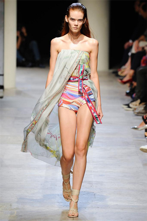 Leonard 2015春夏女裝流行發(fā)布