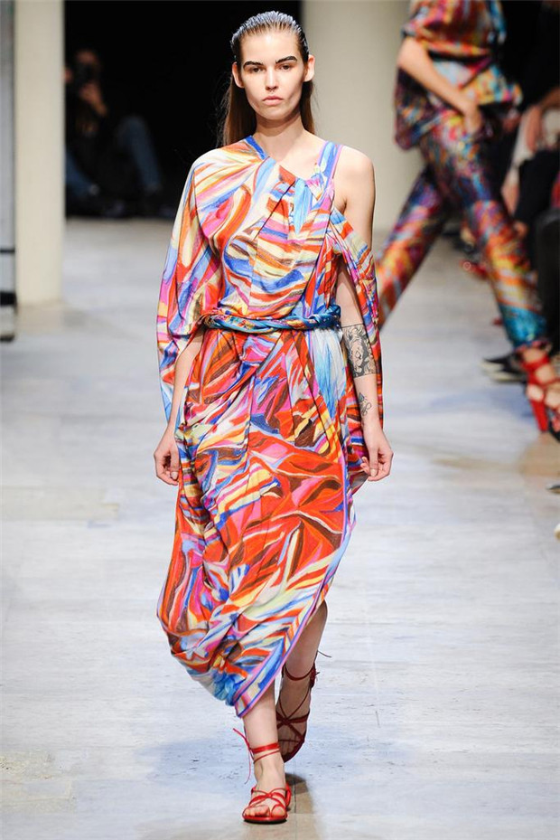 Leonard 2015春夏女裝流行發(fā)布