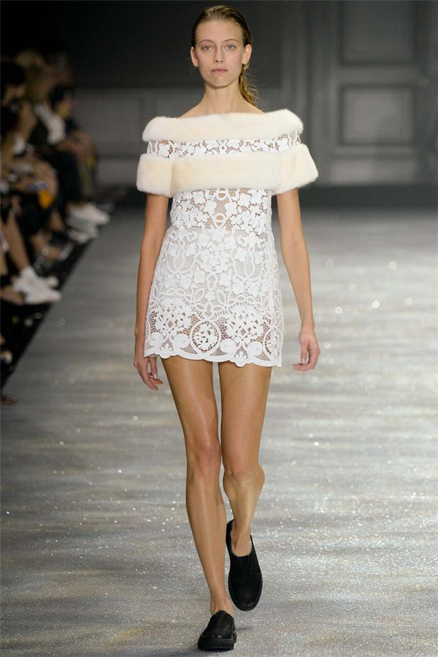 Moncler Gamme Rouge 2015春夏女裝流行發(fā)布