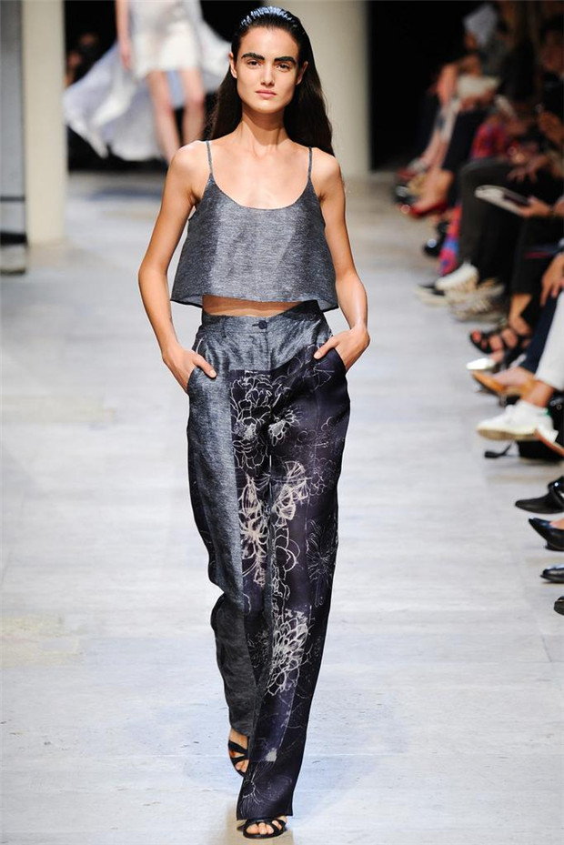 Leonard 2015春夏女裝流行發(fā)布