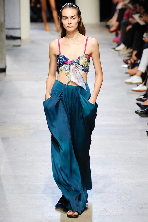 Leonard 2015春夏女裝流行發(fā)布