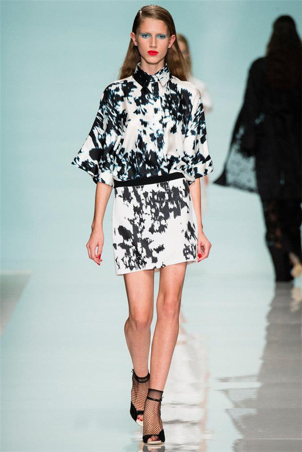 Emanuel Ungaro 2015春夏女裝流行發(fā)布