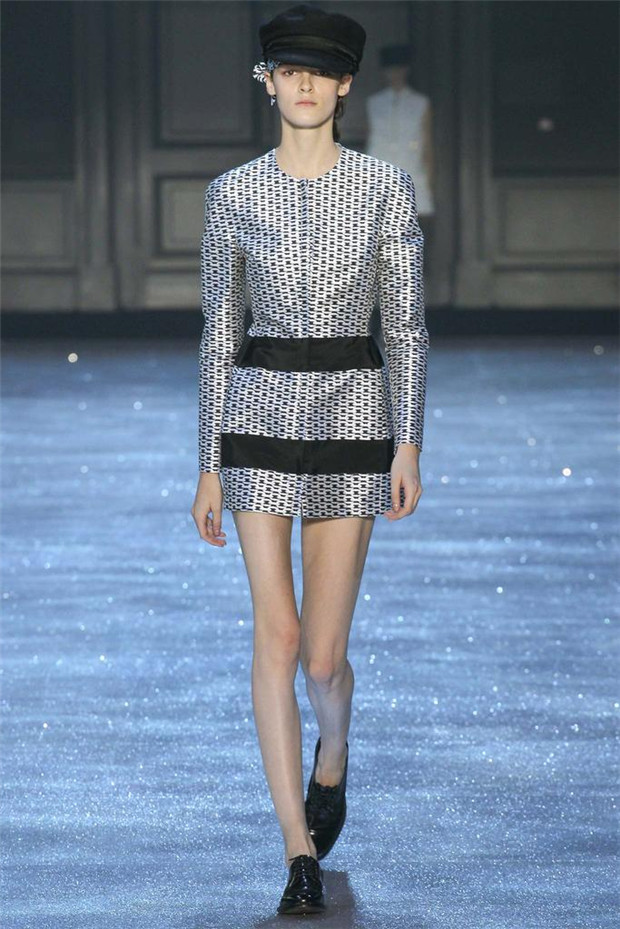 Moncler Gamme Rouge 2015春夏女裝流行發(fā)布