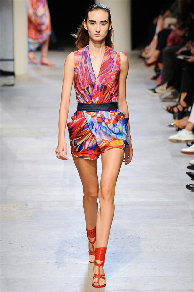 Leonard 2015春夏女裝流行發(fā)布