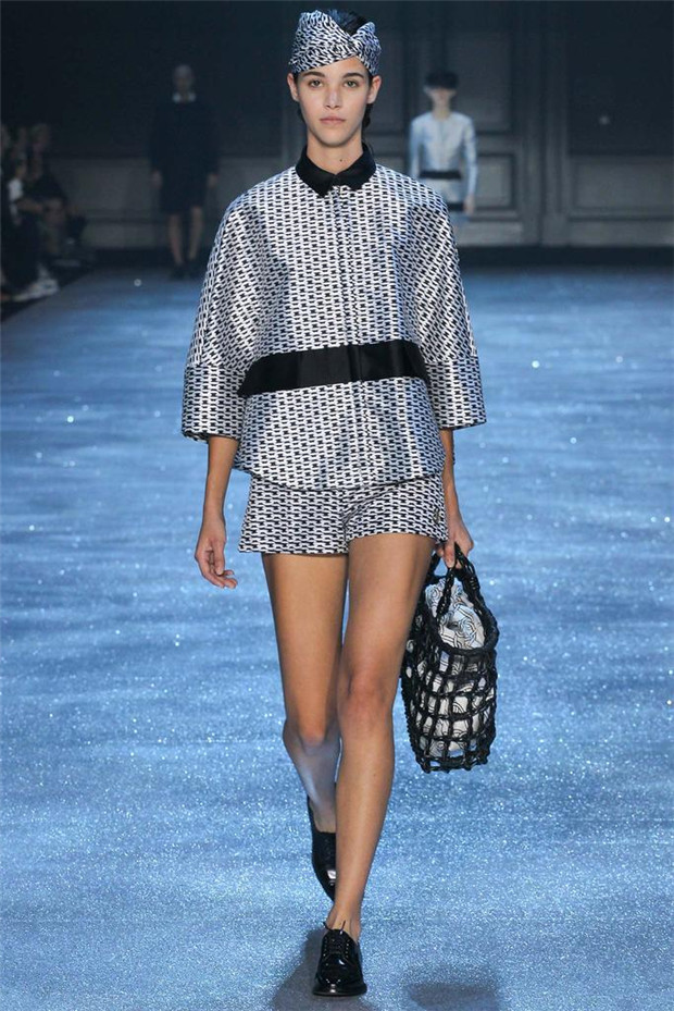 Moncler Gamme Rouge 2015春夏女裝流行發(fā)布