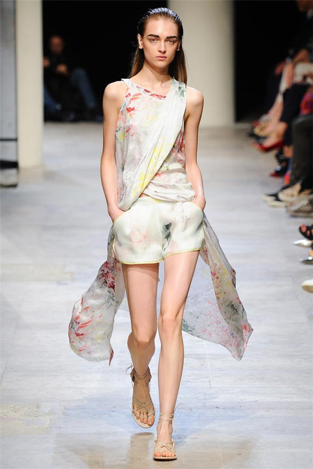 Leonard 2015春夏女裝流行發(fā)布