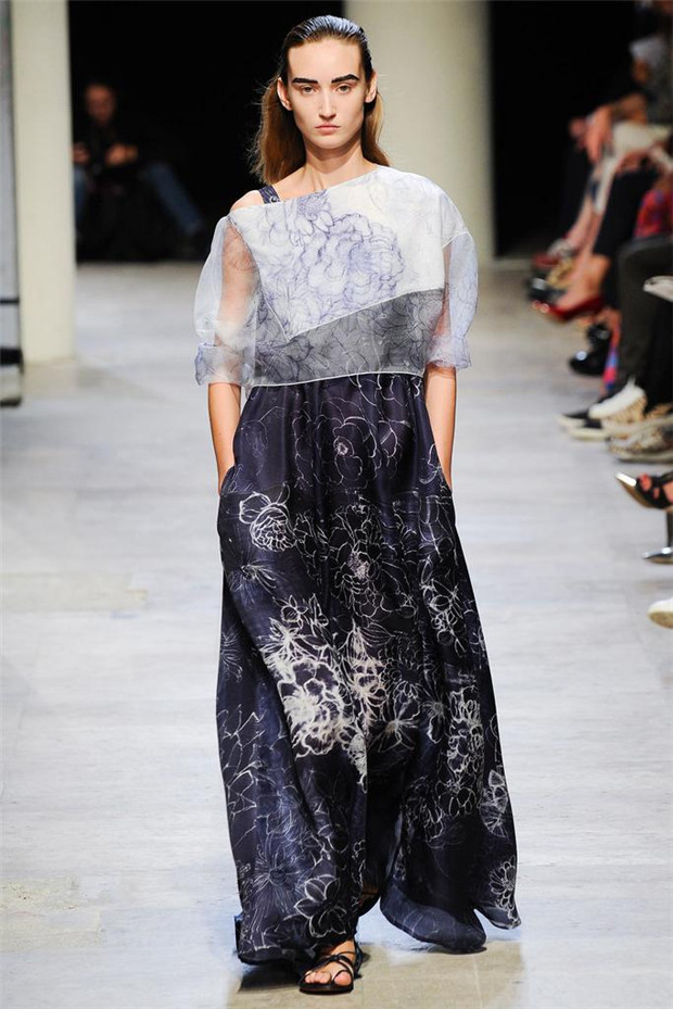 Leonard 2015春夏女裝流行發(fā)布