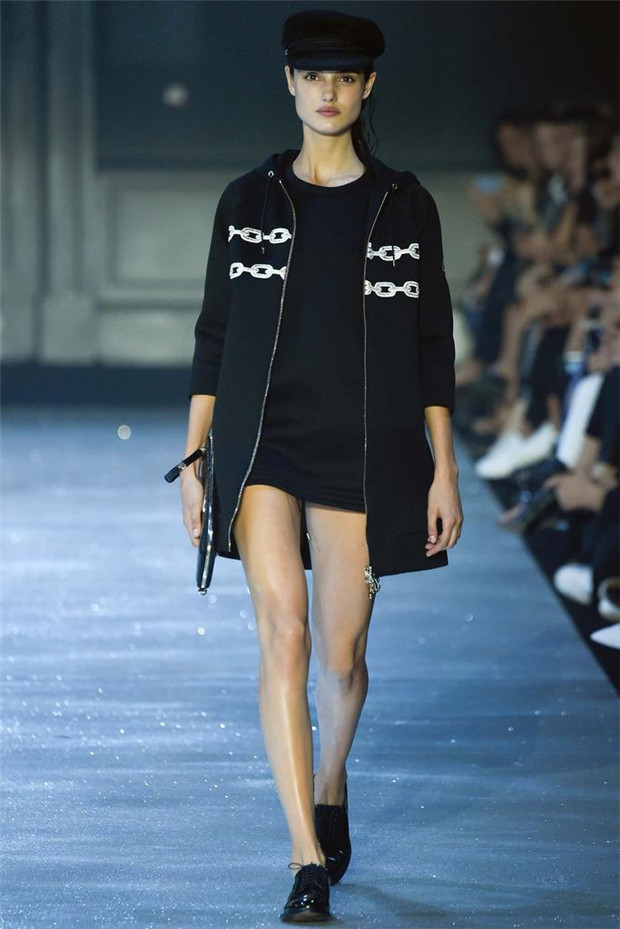 Moncler Gamme Rouge 2015春夏女裝流行發(fā)布