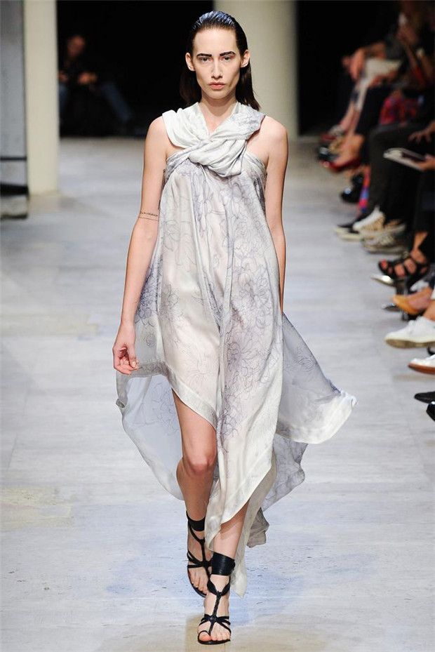 Leonard 2015春夏女裝流行發(fā)布