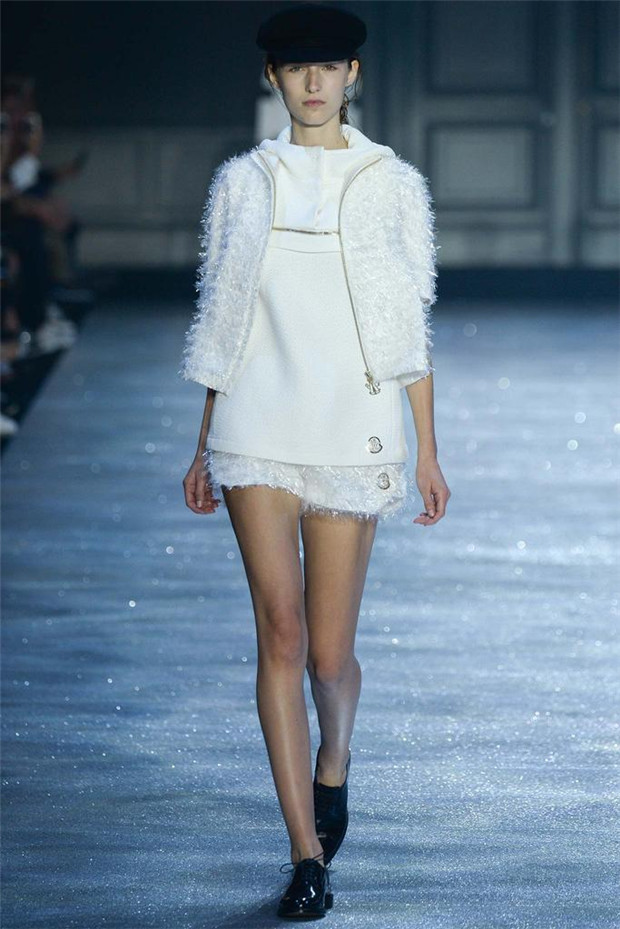 Moncler Gamme Rouge 2015春夏女裝流行發(fā)布