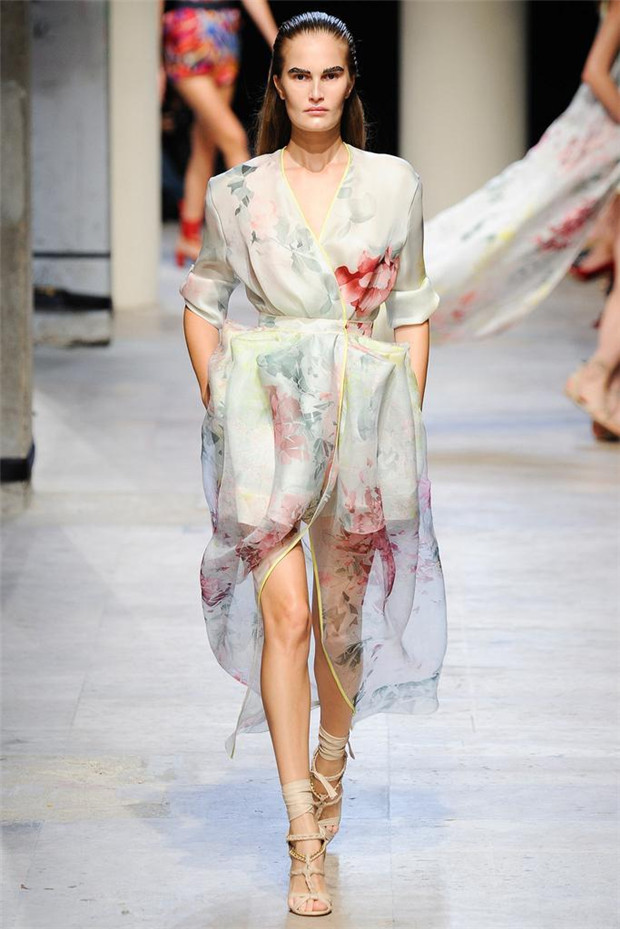 Leonard 2015春夏女裝流行發(fā)布