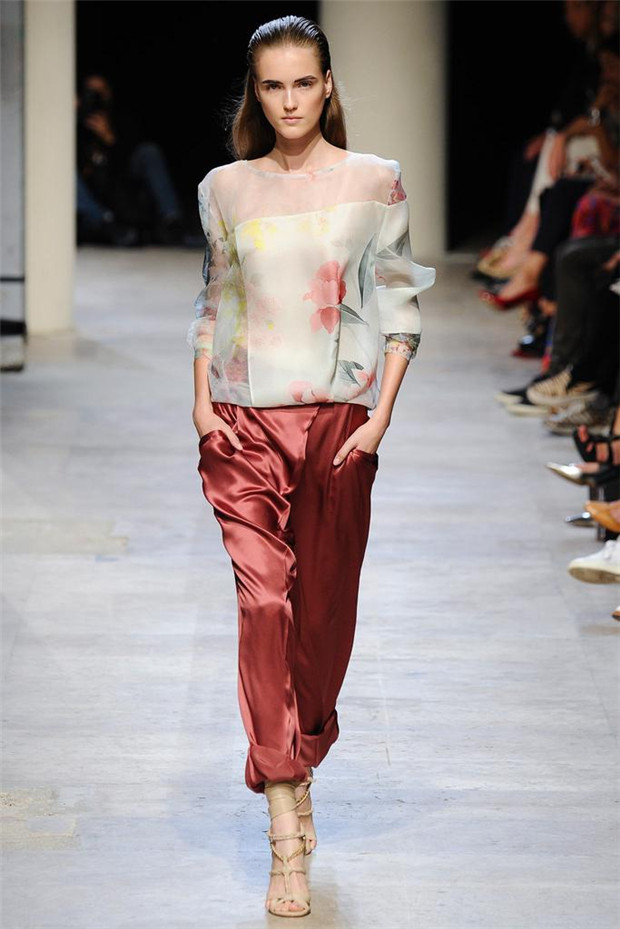 Leonard 2015春夏女裝流行發(fā)布