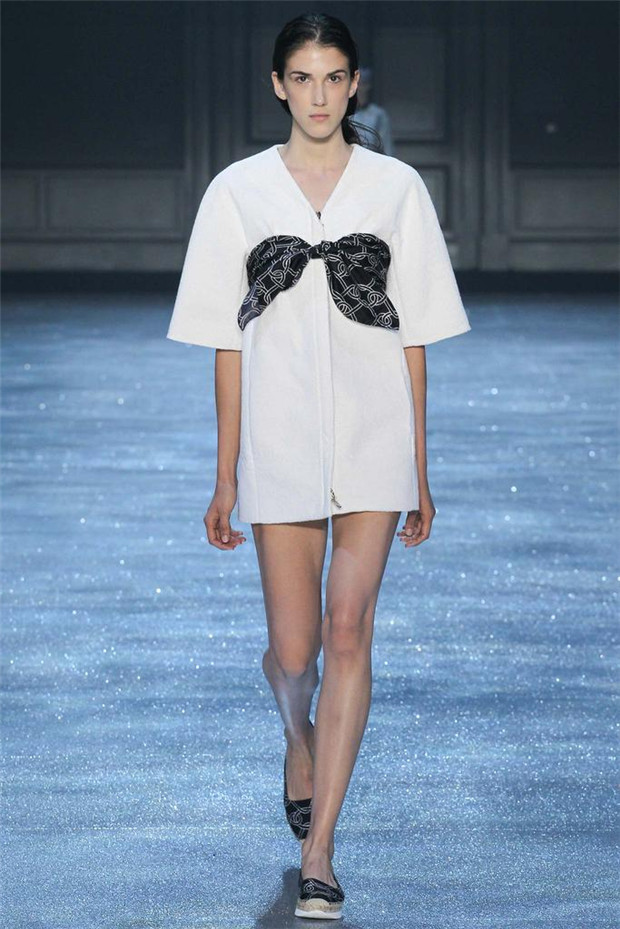 Moncler Gamme Rouge 2015春夏女裝流行發(fā)布