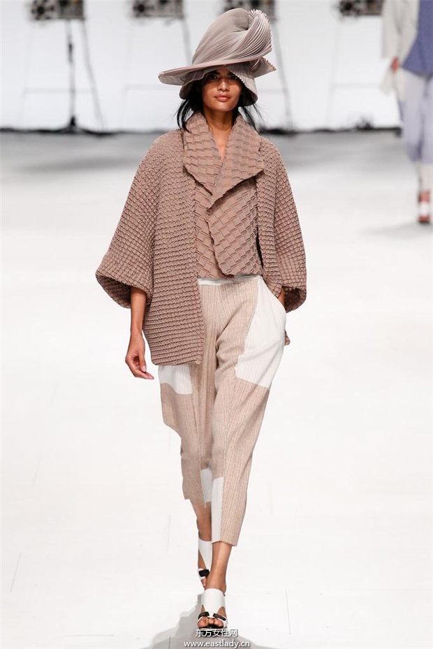 Issey Miyake 2015春夏女裝流行發(fā)布
