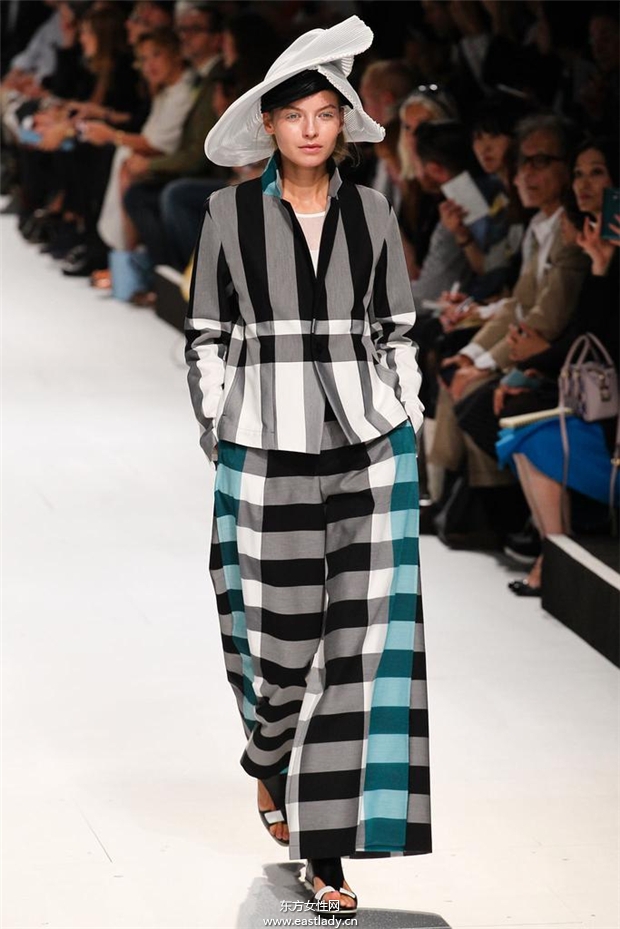 Issey Miyake 2015春夏女裝流行發(fā)布