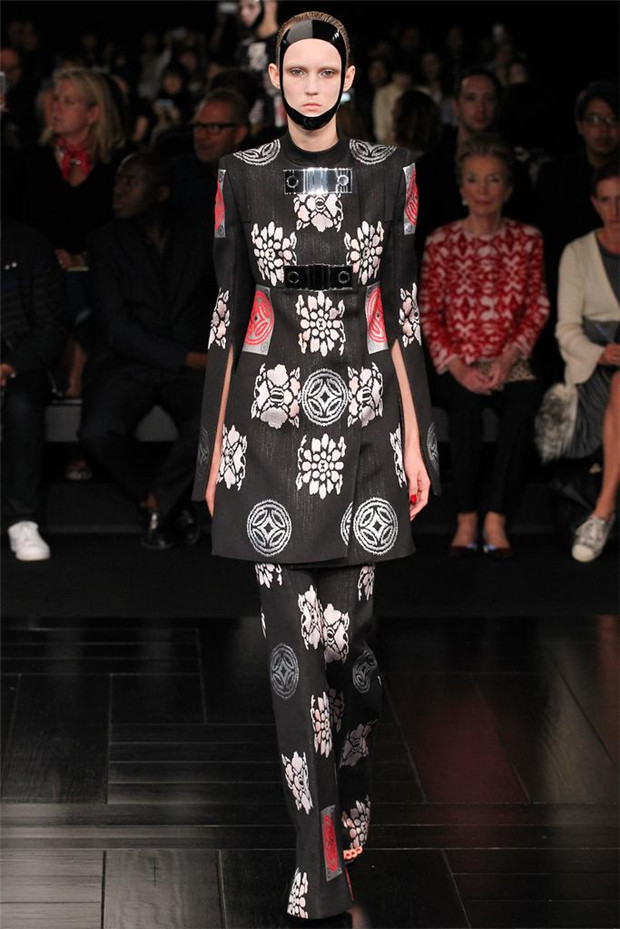 Alexander McQueen 2015春夏女裝流行發(fā)布