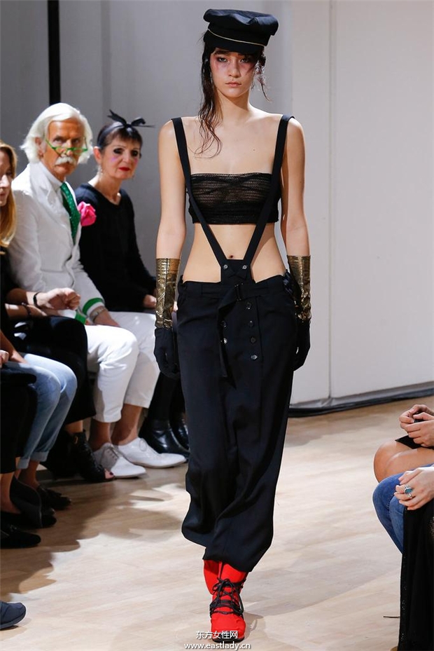 Yohji Yamamoto 2015春夏女裝流行發(fā)布