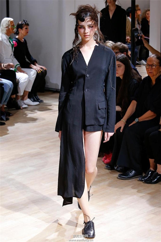 Yohji Yamamoto 2015春夏女裝流行發(fā)布