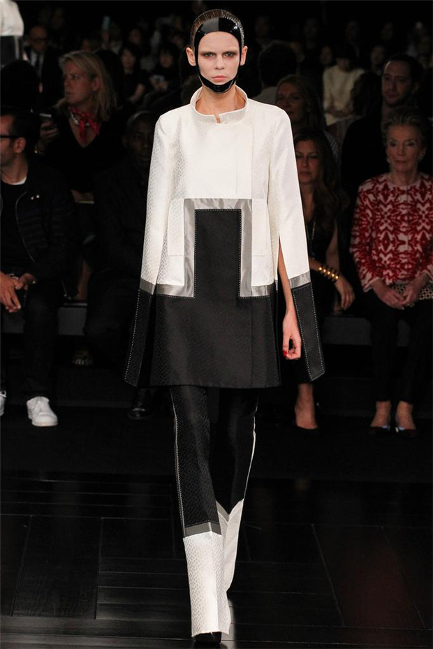 Alexander McQueen 2015春夏女裝流行發(fā)布