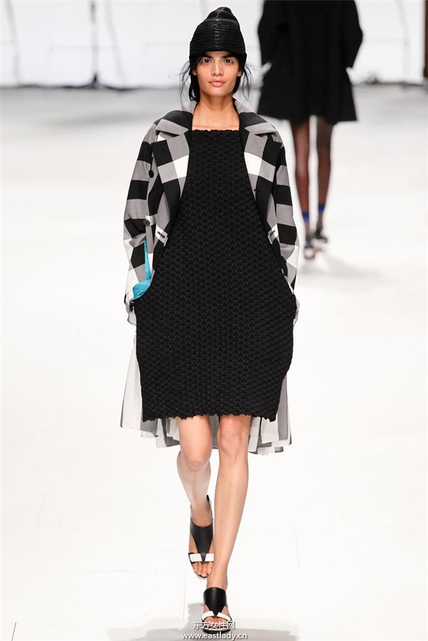 Issey Miyake 2015春夏女裝流行發(fā)布