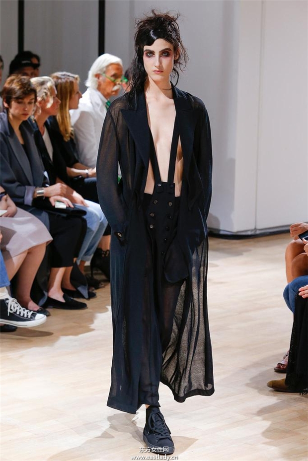 Yohji Yamamoto 2015春夏女裝流行發(fā)布