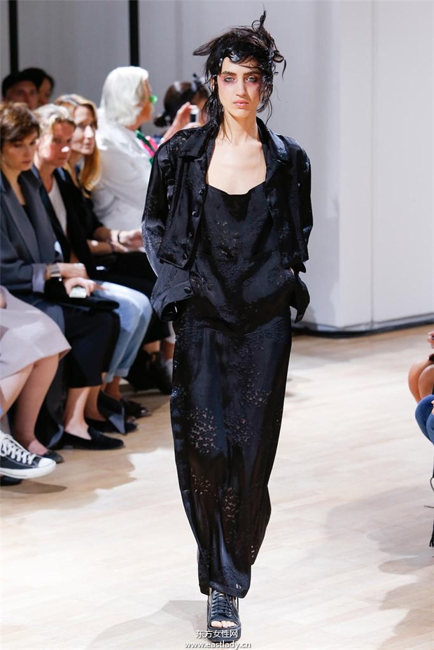 Yohji Yamamoto 2015春夏女裝流行發(fā)布