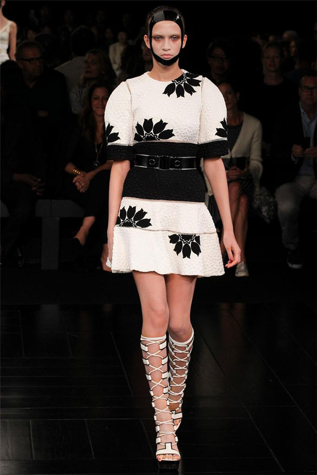 Alexander McQueen 2015春夏女裝流行發(fā)布