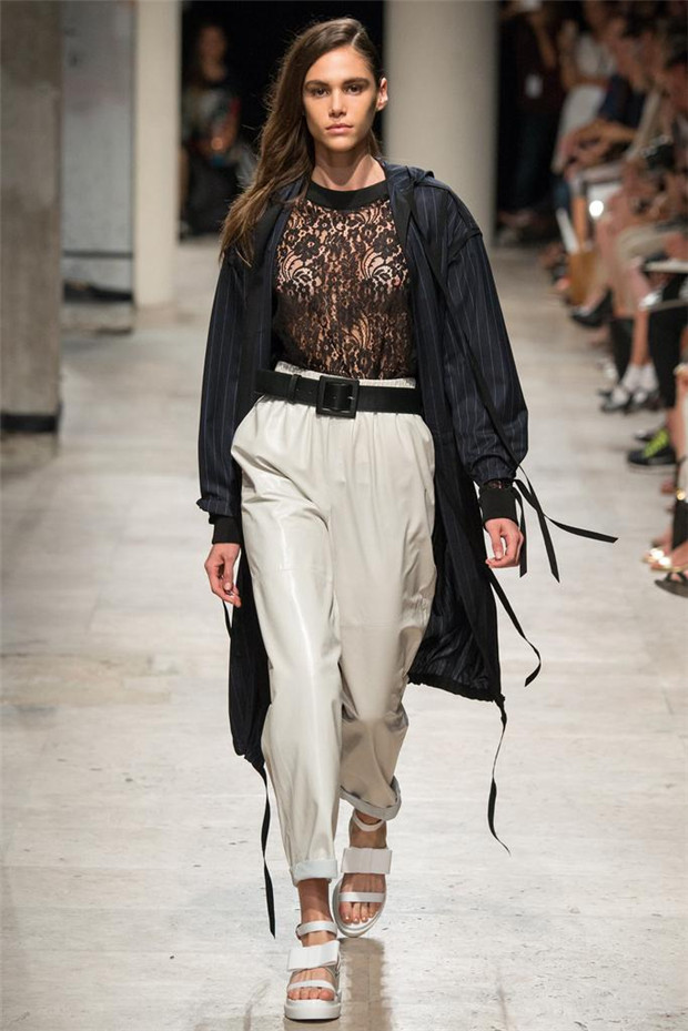 Maxime Simoens 2015春夏女裝流行發(fā)布