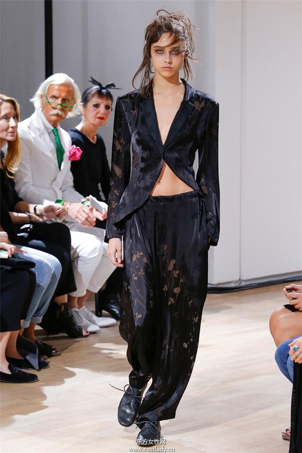 Yohji Yamamoto 2015春夏女裝流行發(fā)布