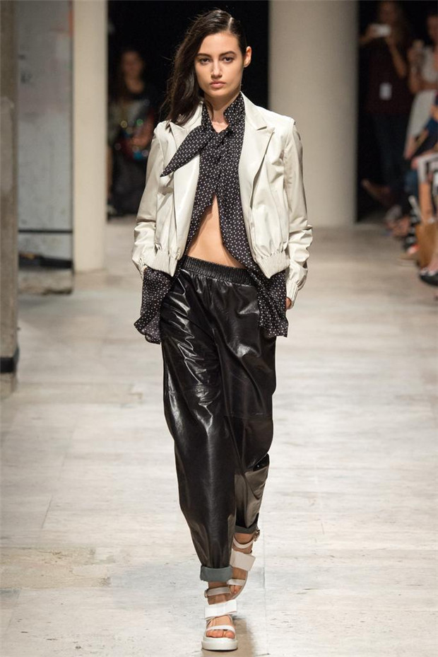 Maxime Simoens 2015春夏女裝流行發(fā)布