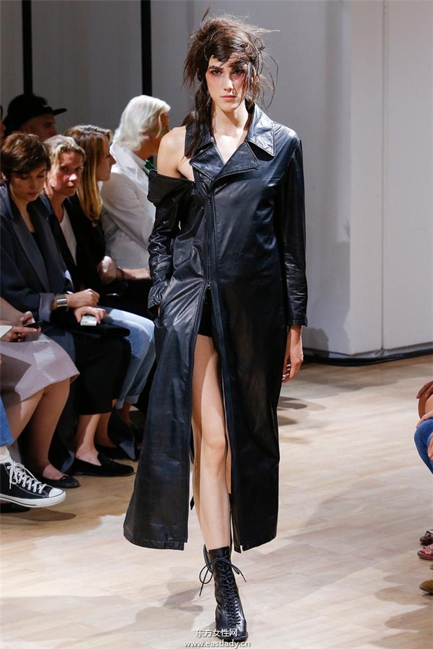Yohji Yamamoto 2015春夏女裝流行發(fā)布