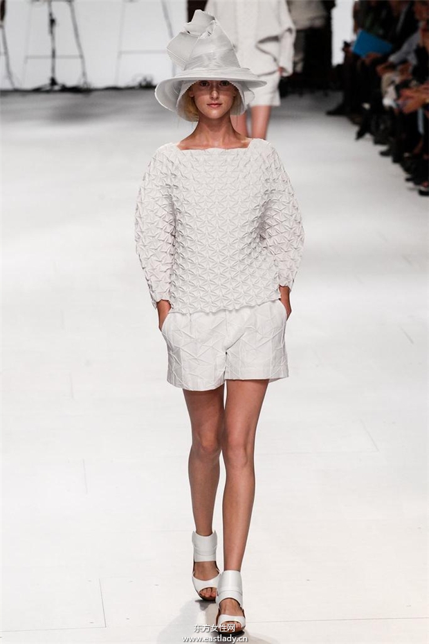 Issey Miyake 2015春夏女裝流行發(fā)布