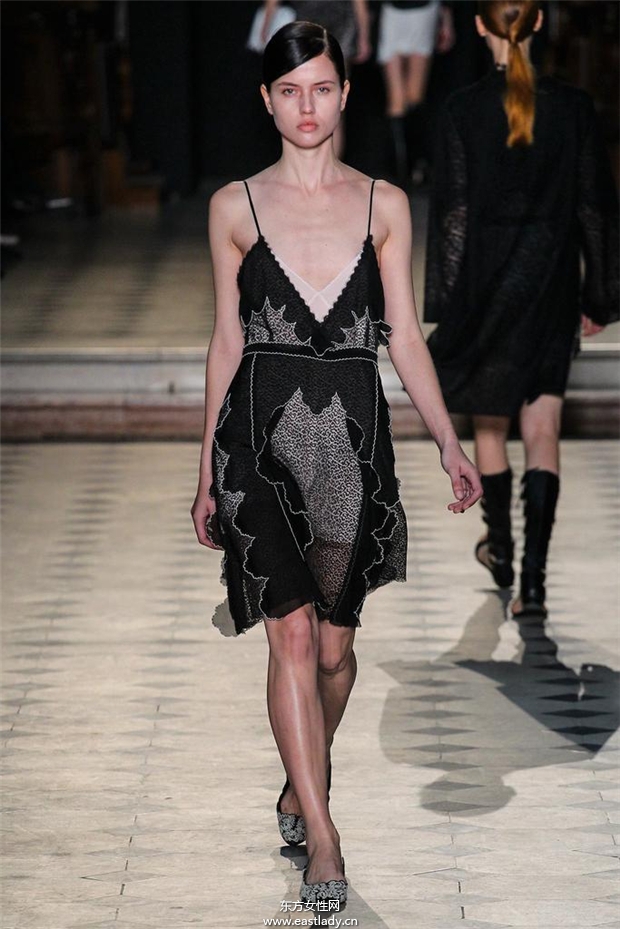 Sharon Wauchob 2015春夏女裝流行發(fā)布