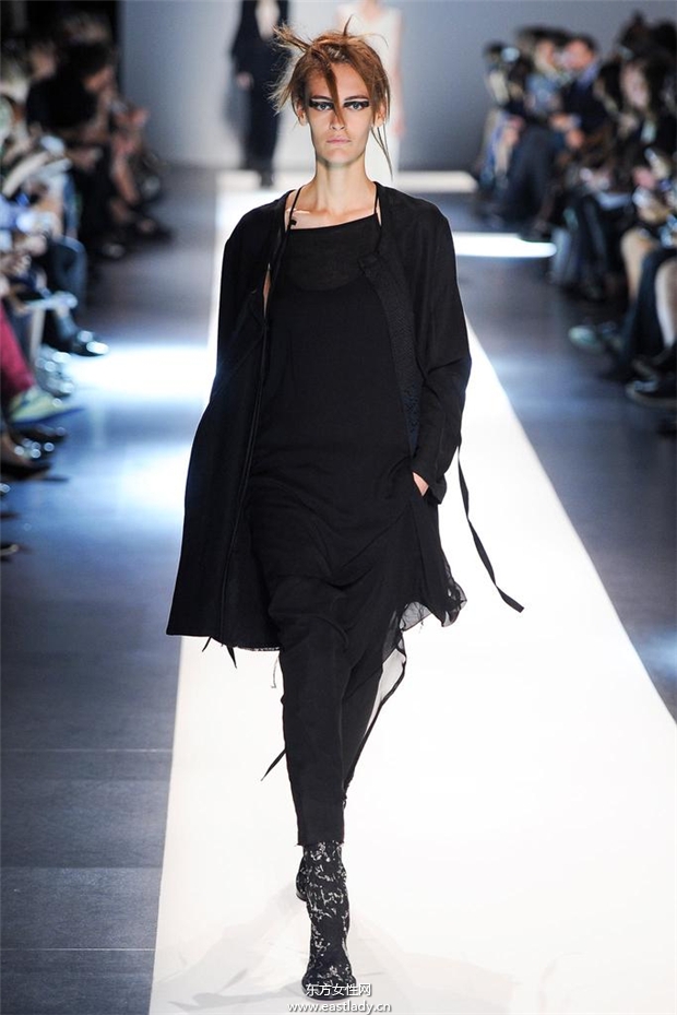 Ann Demeulemeester 2015春夏女裝流行發(fā)布