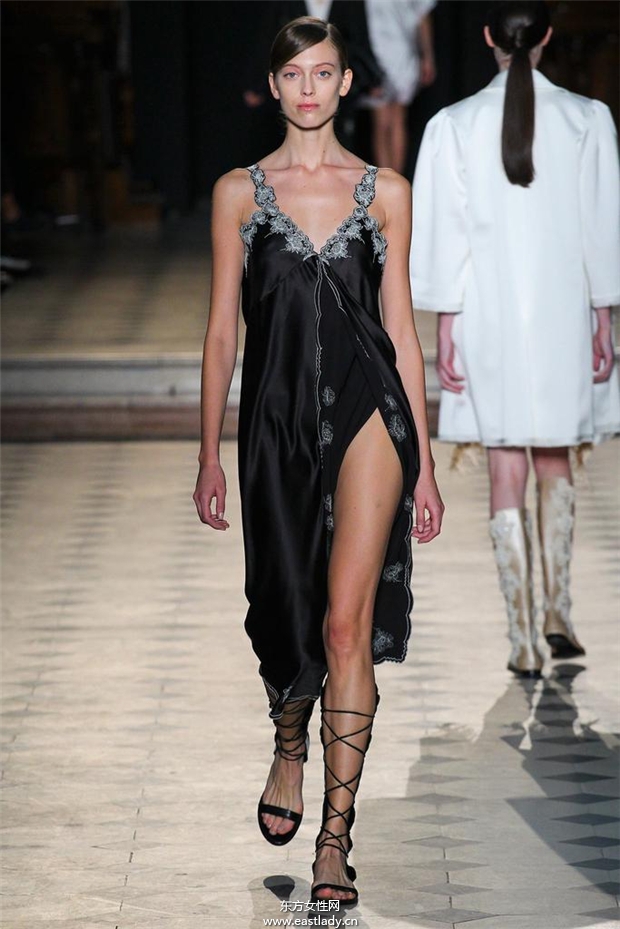 Sharon Wauchob 2015春夏女裝流行發(fā)布