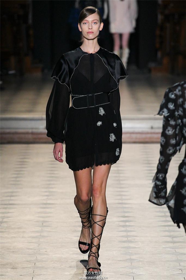 Sharon Wauchob 2015春夏女裝流行發(fā)布