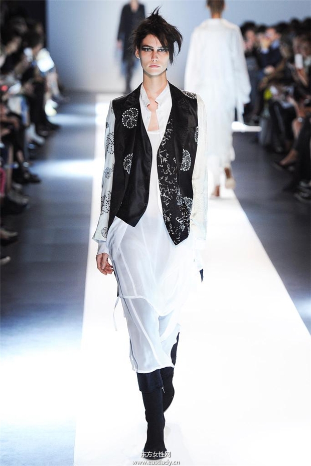 Ann Demeulemeester 2015春夏女裝流行發(fā)布