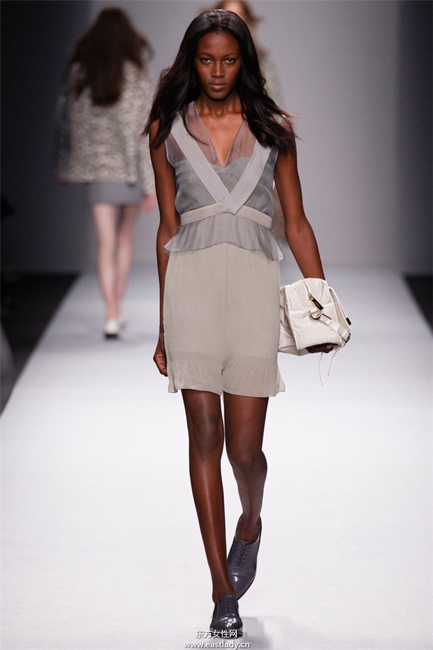 Vanessa Bruno巴黎時(shí)裝周2014秋冬新品發(fā)布