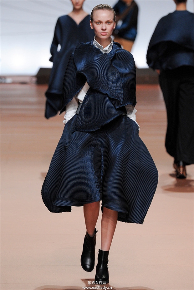 Issey Miyake巴黎時(shí)裝周2014秋冬新品發(fā)布