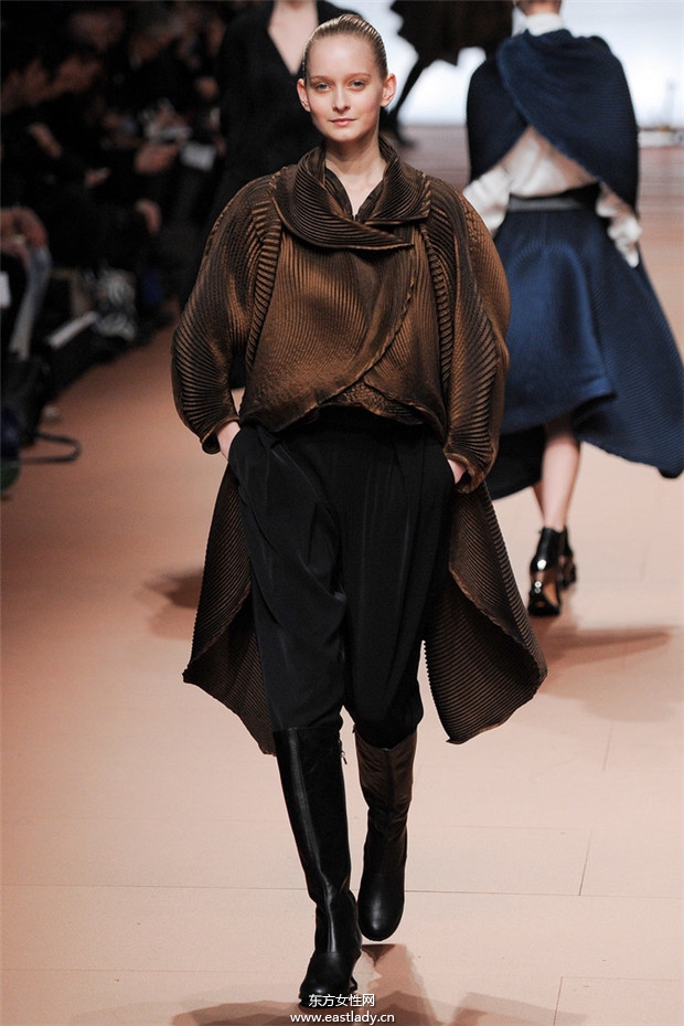 Issey Miyake巴黎時(shí)裝周2014秋冬新品發(fā)布