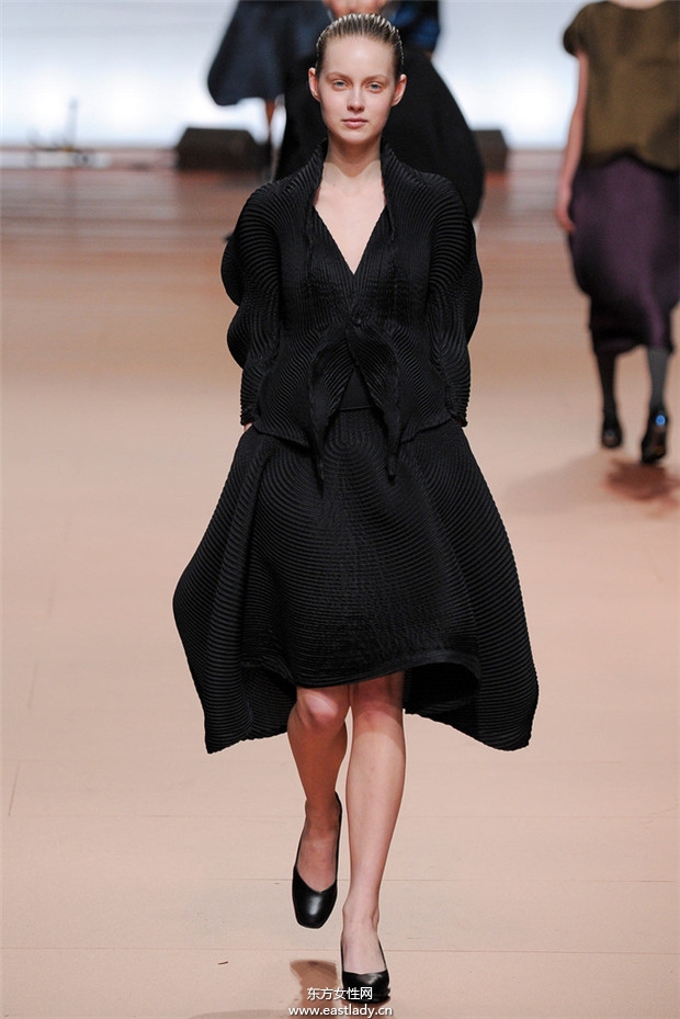Issey Miyake巴黎時(shí)裝周2014秋冬新品發(fā)布