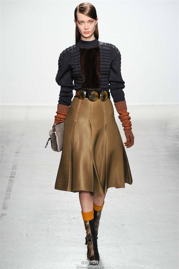 John Galliano巴黎時(shí)裝周2014秋冬新品發(fā)布