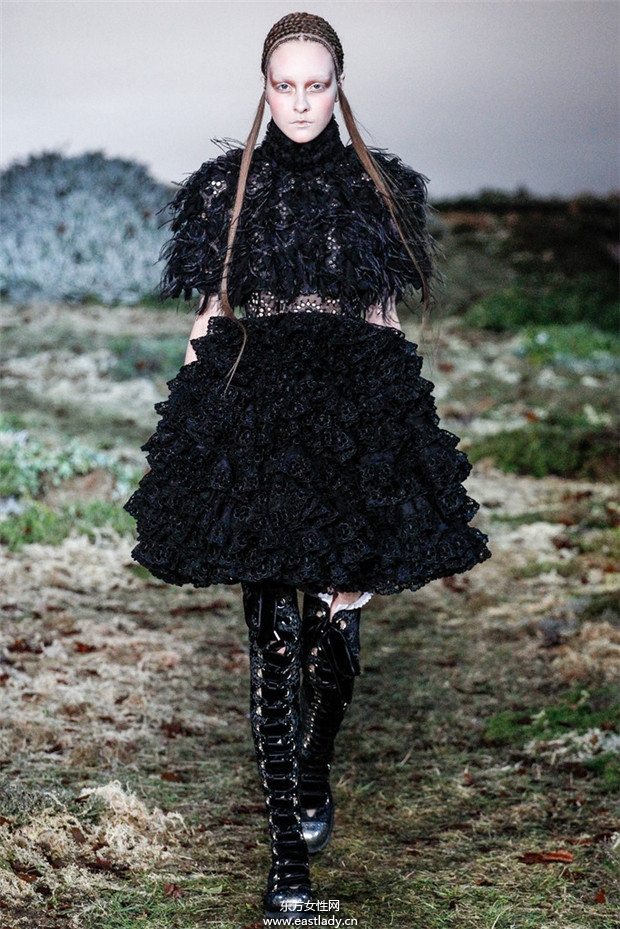 Alexander McQueen巴黎時裝周2014秋冬新品發(fā)布