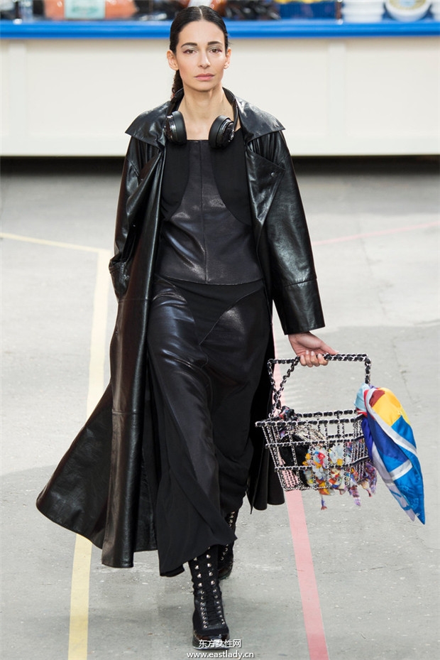 Chanel(香奈兒)巴黎時(shí)裝周2014秋冬新品發(fā)布